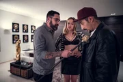 In der Villa von Rapper Gorilla: Gorilla (Sido, l.) und seine Freundin Mary (Livia Matthes, M.) wollen, dass Sol (Eko Fresh, r.) Mary schwängert. In der Villa von Rapper Gorilla: Gorilla (Sido, l.) und seine Freundin Mary (Livia Matthes, M.) wollen, dass Sol (Eko Fresh, r.) Mary schwängert.