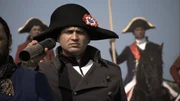 Napoleon (Darsteller unbekannt) beobachtet das Schlachtgeschehen.