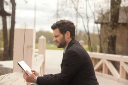 Ken (Justin Bartha)
