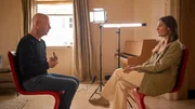 Sebastian Thrun (l.) im Gespr&auml;ch mit der "ZDF-Spur"-Reporterin Greta Buschhaus. Thrun wird als der geistige Vater von K&uuml;nstlicher Intelligenz bezeichnet und kennt die KI-Branche in- und auswendig. Er lebt in den USA und ist ein guter Freund von Sam Altman. ChaptGPT sieht Sebastian Thrun als gro&szlig;e Chance: "Die Entwicklung der letzten 150 Jahren wird es in den n&auml;chsten zehn Jahren geben und es wird alle von uns betreffen".