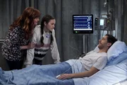 (v.l.n.r.) Julia (Sara Rue); Maddie (Izzy G); Drew Dunbar (Thomas Middleditch)