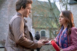 Emma (Lacey Chabert, re.) reist nach ihrer Trennung nach Belgien wo sie den charmanten Chocolatier Luc (Will Kemp, li.) kennenlernt. K&ouml;nnte da mehr draus entstehen?