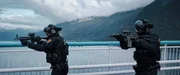 Auf der Hardangerbr&uuml;cke soll ein Spezialtrupp der norwegischen Polizei die fl&uuml;chtigen Eric und Christine festsetzen.