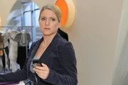 Anna (Jeanette Biedermann) ist geschockt, als vermeintlich Paule ihr in einer SMS mitteilt, dass Jonas f&uuml;r immer gegangen sei ...