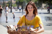 Kr&auml;uterkundlerin Sophie Ch&acirc;telier verkauft ihre Wellnessprodukte in Nizza