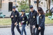 Das NCIS-Team LaSalle (Lucas Black, l.), Percy (Shalita Grand, 2.v.l.), Pride (Scott Bakula, 2.v.r.) und Gregorio (Vanessa Ferlito, r.) untersuchen den Mord an einem Matrosen, der w&auml;hrend eines gewaltsamen Motorradrennen zu Tode kommt ...