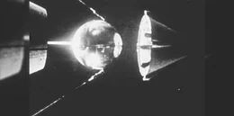 Sputnik ist 1957 der erste Satellit im Weltall und wird zusammen mit der Rakete, die ihn transportiert hat, zum ersten Weltraumm&uuml;ll in der Geschichte der Raumfahrt.