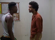 Rudy (David Baiot, l.) wird in einen Mordfall verwickelt und bittet Aur&eacute;lien Cherlery (Julien Beramis, r.) um Hilfe. Als er von Rudy erf&auml;hrt, dass sich dieser prostituiert, ist er zutiefst schockiert.