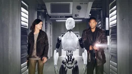 Ist Roboter 'Sonny' wirklich der M&ouml;rder? Die Roboter-Psychologin Dr. Susan Calvin (Bridget Moynahan) und Detective Del Spooner (Will Smith) nehmen die Ermittlungen auf.