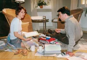 Pia Heilmanns (Hendrikje Fitz) Friseurgesch&auml;ft l&auml;uft nicht gut. Gemeinsam mit ihrem Mann, Oberarzt Dr. Roland Heilmann (Thomas R&uuml;hmann) geht sie die Finanzen durch. Roland muss feststellen, dass die finanziellen Schwierigkeiten erheblich gr&ouml;&szlig;er sind als er auch nur erahnt hat. Es kommt zum Streit...