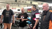 Jean (li.), Michael, Carsten und Michael treten zum Kart-Rennen an.