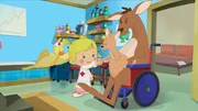 Danach muss das Känguru Mama Ru von Zoé verarztet werden. Das kleine Känguru Joey Ru schaut interessiert zu. Danach muss das Känguru Mama Ru von Zoé verarztet werden. Das kleine Känguru Joey Ru schaut interessiert zu.