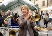 Auch eine antike Trompete von einem italienischen Flohmarkt ist im Sortiment der "Tr&ouml;delqueen" Andrea (Mariele Millowitsch) bestens aufgehoben.