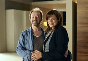 Nach anf&auml;nglichem Zwist verstehen die Jungdesignerin Jette (Elena Uhlig) und der Stardesigner Paul (Ulrich Noethen) sich auf einmal verd&auml;chtig gut.