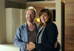 Nach anf&auml;nglichem Zwist verstehen die Jungdesignerin Jette (Elena Uhlig) und der Stardesigner Paul (Ulrich Noethen) sich auf einmal verd&auml;chtig gut.