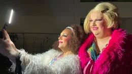 Dragqueens Betty B&uuml;cKse und Kaey.