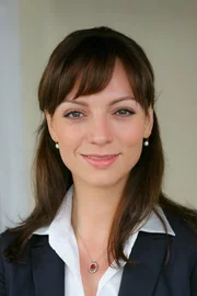 Viola Wedekind (Sabine Jung).