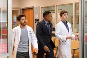 l-r: Dr. Asher Wolke (Noah Galvin), Dr. Shaun Murphy (Freddie Highmore), Dr. Marcus Andrews (Hill Harper)