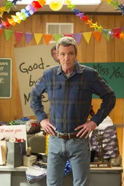 Mike (Neil Flynn)