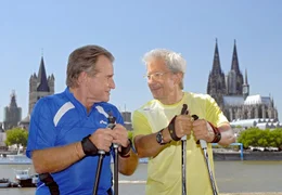 Balthasar Pelkofer (Fritz Wepper, links) holt sich Rat bei seinem alten Freund G&uuml;nther Priebusch (Bernd Herzsprung).