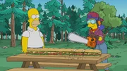 "Die Simpsons", "Stammesfehde." Als Lisa an ihrer Schule eine Szene aus ihrem Familienalltag nachstellt, wird Marge bewusst, wie eintönig ihr Leben doch ist. Da legt ein glücklicher Zufall ein großes Talent der Hausfrau und Mutter frei: Durch einen umgestürzten Baum, den Marge aus dem Weg schafft, kommt ihre Begabung als Holzfällerin zum Vorschein. Bei sportlichen Wettbewerben in dieser Disziplin ist Marge bald unschlagbar. Doch leider scheint sie der Ruhm mehr und mehr von ihrer Familie zu entfremden. "Die Simpsons", "Stammesfehde." Als Lisa an ihrer Schule eine Szene aus ihrem Familienalltag nachstellt, wird Marge bewusst, wie eintönig ihr Leben doch ist. Da legt ein glücklicher Zufall ein großes Talent der Hausfrau und Mutter frei: Durch einen umgestürzten Baum, den Marge aus dem Weg schafft, kommt ihre Begabung als Holzfällerin zum Vorschein. Bei sportlichen Wettbewerben in dieser Disziplin ist Marge bald unschlagbar. Doch leider scheint sie der Ruhm mehr und mehr von ihrer Familie zu entfremden.