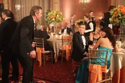 Bei der Hochzeit des Vorstandmitglieds ist die gesamte &Auml;rzteschaft eingeladen. Zu schade, dass House (Hugh Laurie, l.) und Cuddy (Lisa Edelstein, r.) immer noch Streit haben. Wilson (Robert Sean Leonard, M.) vermittelt ...