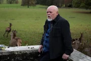 Annikas Vater Magnus (Sven Henriksen) ist angeblich nach Schottland gekommen, um in Ruhe über die Zukunft seiner Ehe nachzudenken. Annikas Vater Magnus (Sven Henriksen) ist angeblich nach Schottland gekommen, um in Ruhe über die Zukunft seiner Ehe nachzudenken.
