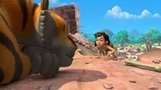 Leise schleicht sich Mogli an Shir Khan an. Er will dem gefährlichen Tiger ein Schnurrhaar ausreißen. Leise schleicht sich Mogli an Shir Khan an. Er will dem gefährlichen Tiger ein Schnurrhaar ausreißen.
