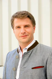 Peter Nitzsche (Carsten Reif).