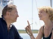 Kathrin (Andrea Kathrin Loewig) erliegt dem Charme von Paul Andermatt (Robert Giggenbach).