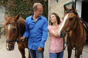 SWR Fernsehen DIE STEIN, "Neues altes Gl&uuml;ck", am Sonntag (12.08.12) um 22:50 Uhr. Vers&ouml;hnung - Stefan Hagen (Jochen Horst, l.) und Katja Stein (Julia Stemberger, r.) versuchen den Neuanfang auf dem Reiterhof.