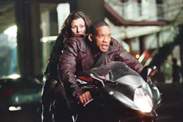 Del Spooner (Will Smith) und Susan Calvin (Bridget Moynahan) ermitteln in einem ungew&ouml;hnlichen Mordfall: Der Hauptverd&auml;chtigte ist ein Roboter.