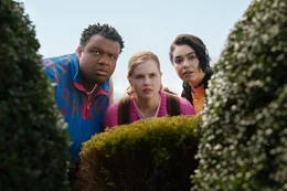 Damian Hubbard (Jaquel Spivey, l.), Cady Heron (Angourie Rice, m.), Janis 'Imi'ike (Auli'i Cravalho, r.)