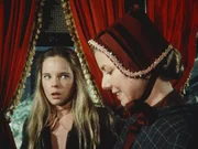 Caroline (Karen Grassle, r.) gelingt es nicht, Mary (Melissa Sue Anderson) darüber hinwegzutrösten, dass sie bei dem Wettbewerb nur Zweite wurde. Caroline (Karen Grassle, r.) gelingt es nicht, Mary (Melissa Sue Anderson) darüber hinwegzutrösten, dass sie bei dem Wettbewerb nur Zweite wurde.