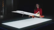 Die Luft- und Raumfahrtingenieurin Sophie Harke betrachtet Concorde GFX.