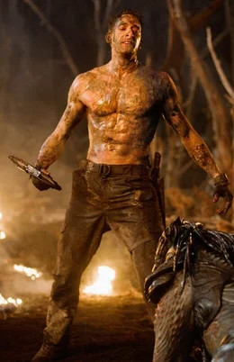 Der Ex-Soldat Royce (Adrien Brody) wird von der Erde entf&uuml;hrt und auf einem Planeten ausgesetzt, der das Jagdrevier der Predatoren ist. Ein knallharter &Uuml;berlebenskampf beginnt ...