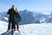 Beni und sein Vater auf der Piste