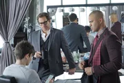 Wird Brandon (Luke Slattery, l.) endlich mit der Wahrheit rausr&uuml;cken? Bull (Michael Weatherly, M.) und Chunk (Chris Jackson, r.) geben ihr Bestes, um ihn dabei zu unterst&uuml;tzen ...