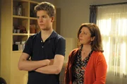 Patrick lässt sich von Ella nicht beruhigen und verlangt, dass sie Werner die Wahrheit sagt. Von links: Patrick (Lucas Bauer) und Ella Westenrieder (Bettina Redlich). Patrick lässt sich von Ella nicht beruhigen und verlangt, dass sie Werner die Wahrheit sagt. Von links: Patrick (Lucas Bauer) und Ella Westenrieder (Bettina Redlich).