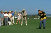 Der ehemalige Golfprofi Chubbs (Carl Weathers, 2.v.r.) steht beim j&auml;hrlichen Golfturnier hinter seinem Sch&uuml;tzling Happy Gilmore (Adam Sandler, r.), dessen Talent er zuf&auml;llig entdeckt hat ...