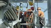 Auf der Baustelle in knapp 3.000 Metern H&ouml;he m&uuml;ssen die Arbeiter mit extremen Klimabedingungen zurechtkommen.