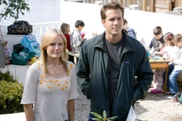 Gertrude (Malin Akerman), Andrew Paxton (Ryan Reynolds).
