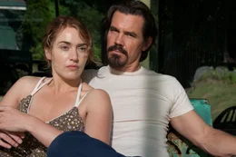 Mit dem sensiblen Frank (Josh Brolin, r.) findet die depressive Mutter Adele (Kate Winslet, l.) endlich wieder etwas Gl&uuml;ck in ihrem Leben. Doch dann holt das Paar die kriminelle Vergangenheit des Mannes, der sich als Str&auml;fling auf der Flucht herausstellt, ein ...