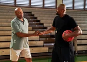 Ne'e aku, ne'e mai ke one o Punahoa: Five-0 teams up with a DEA agent to search for a killer; pictured L to R: Chi McBride as Captain Lou Grover, and Metta World Peace as Himself.