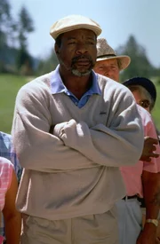Chubbs (Carl Weathers) feuert seinen Sch&uuml;tzling beim j&auml;hrlichen Golfturnier an ...