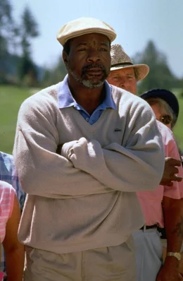 Chubbs (Carl Weathers) feuert seinen Sch&uuml;tzling beim j&auml;hrlichen Golfturnier an ...