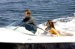 Andrew Paxton (Ryan Reynolds), Margaret Tate (Sandra Bullock)