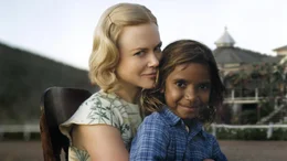 L-R: Lady Sarah Ashley (Nicole Kidman) und Nullah (Brandon Walters)
