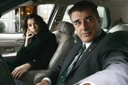 Das Opfer ist an einer &Uuml;berdosis Morphium gestorben. Barek (Annabella Sciorra) und Logan (Chris Noth) vermuten, dass es Mord war.