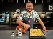 Apfelstreuselkuchen, ein deutscher Dessertklassiker. In der Bahn-Version steckt weniger Tradition, als man auf den ersten Blick denken w&uuml;rde.